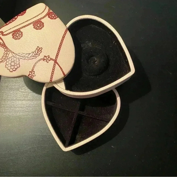 Pandora Heart Jewelry Case - Picture 2 of 5